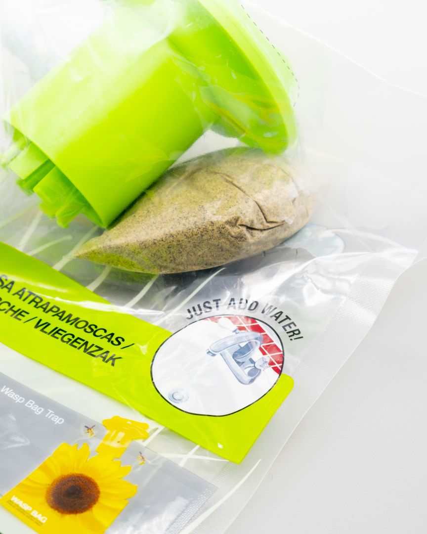 Pack to eliminate flies abroad